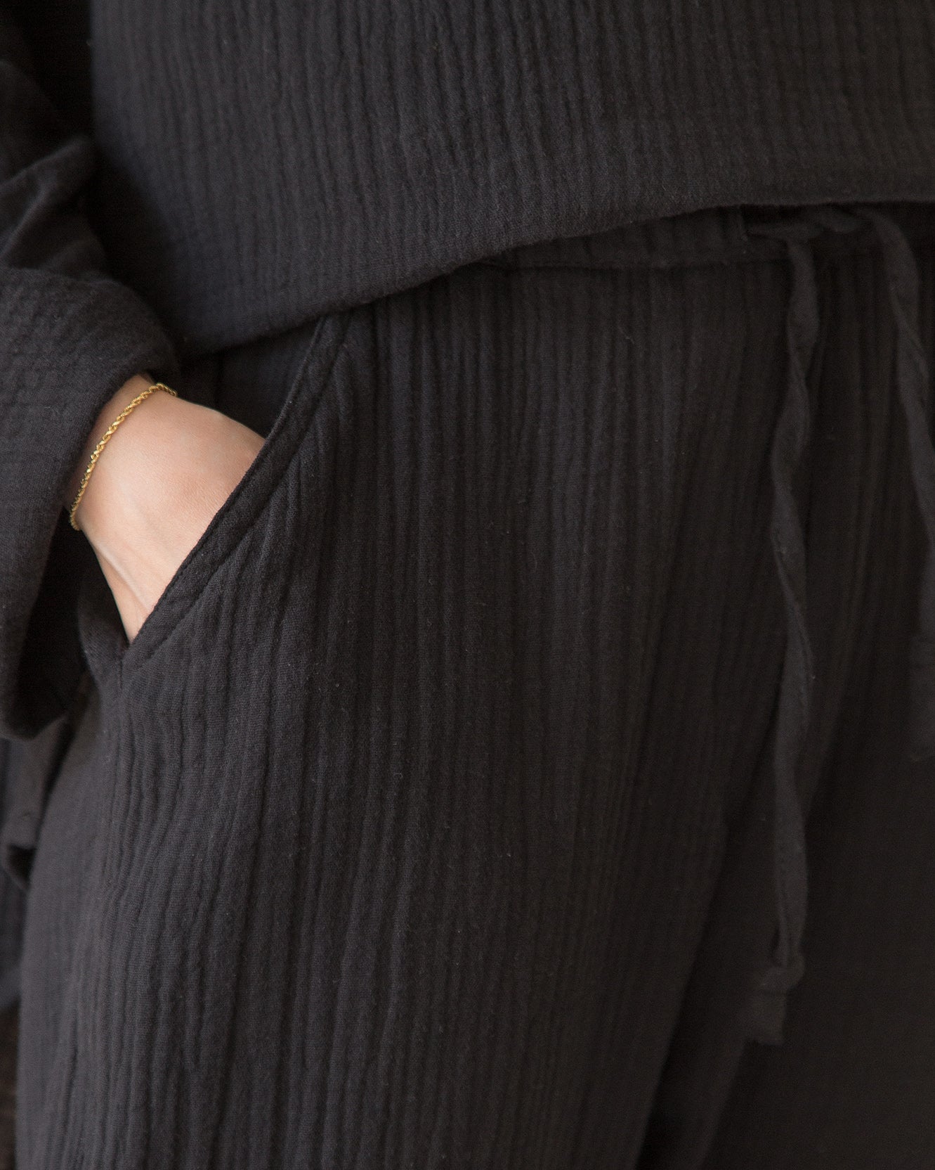 STRAIGHT PANTS - black