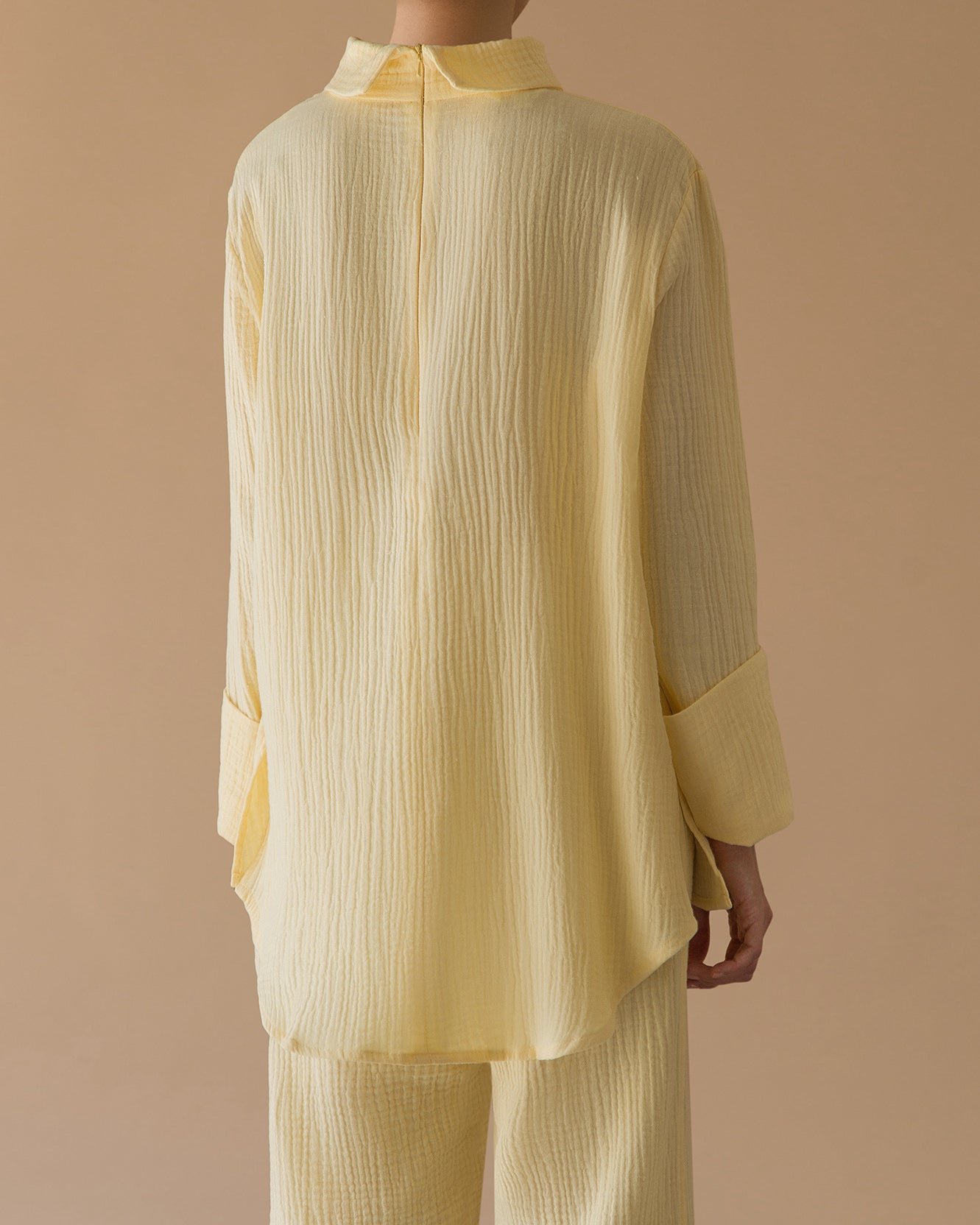 HIGH NECK BLOUSE - pastel yellow