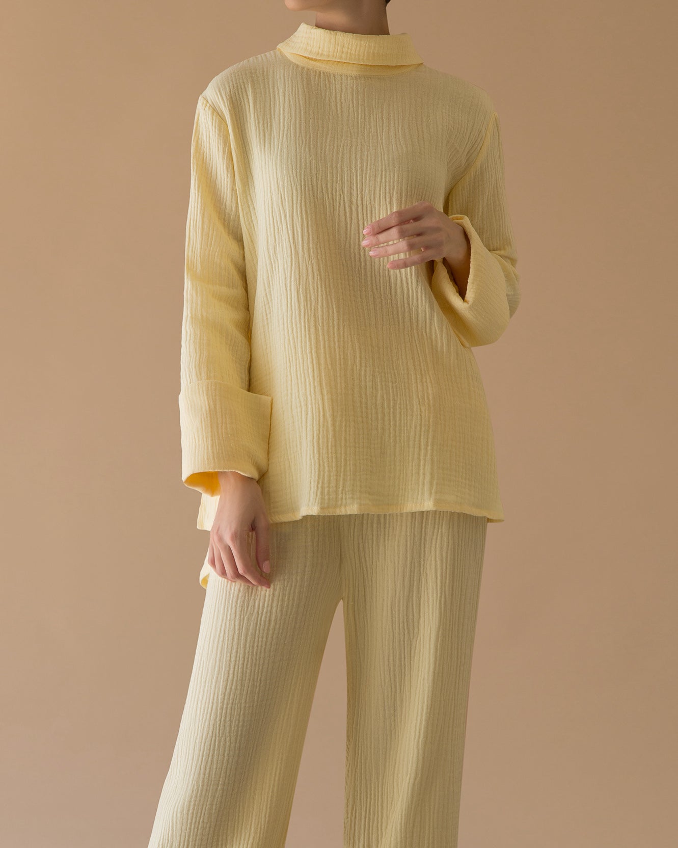 HIGH NECK BLOUSE - pastel yellow