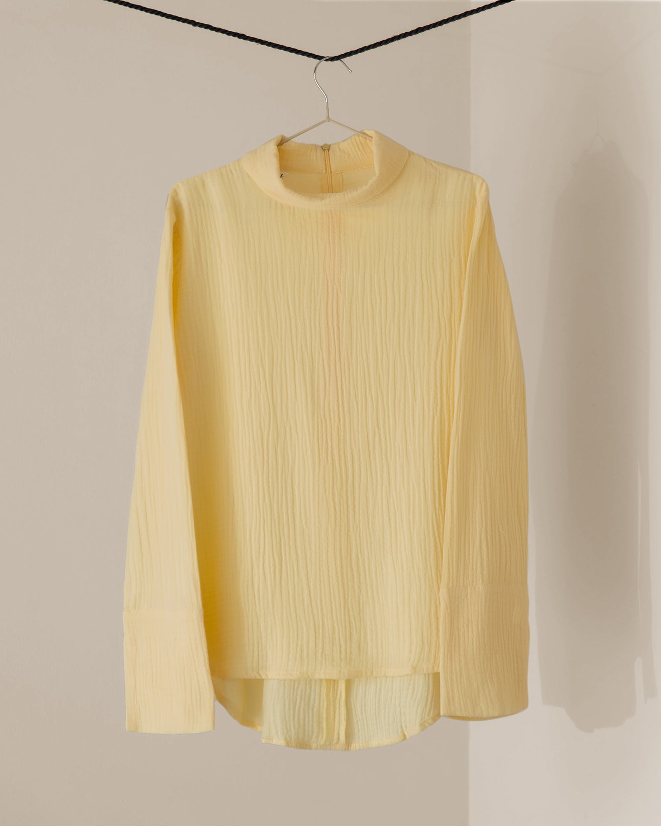 HIGH NECK BLOUSE - pastel yellow