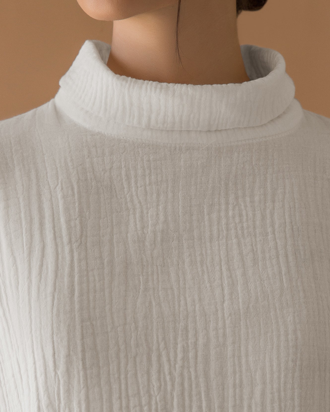 HIGH NECK BLOUSE - off white