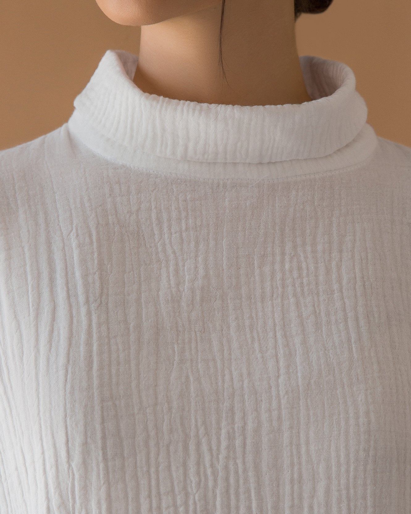 HIGH NECK BLOUSE - white
