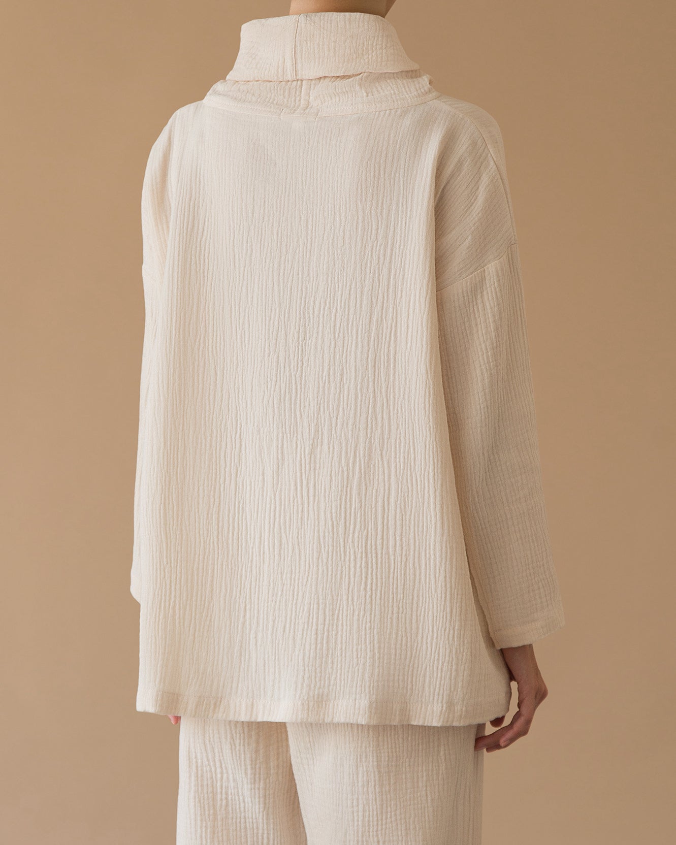 TURTLE NECK BLOUSE - cream