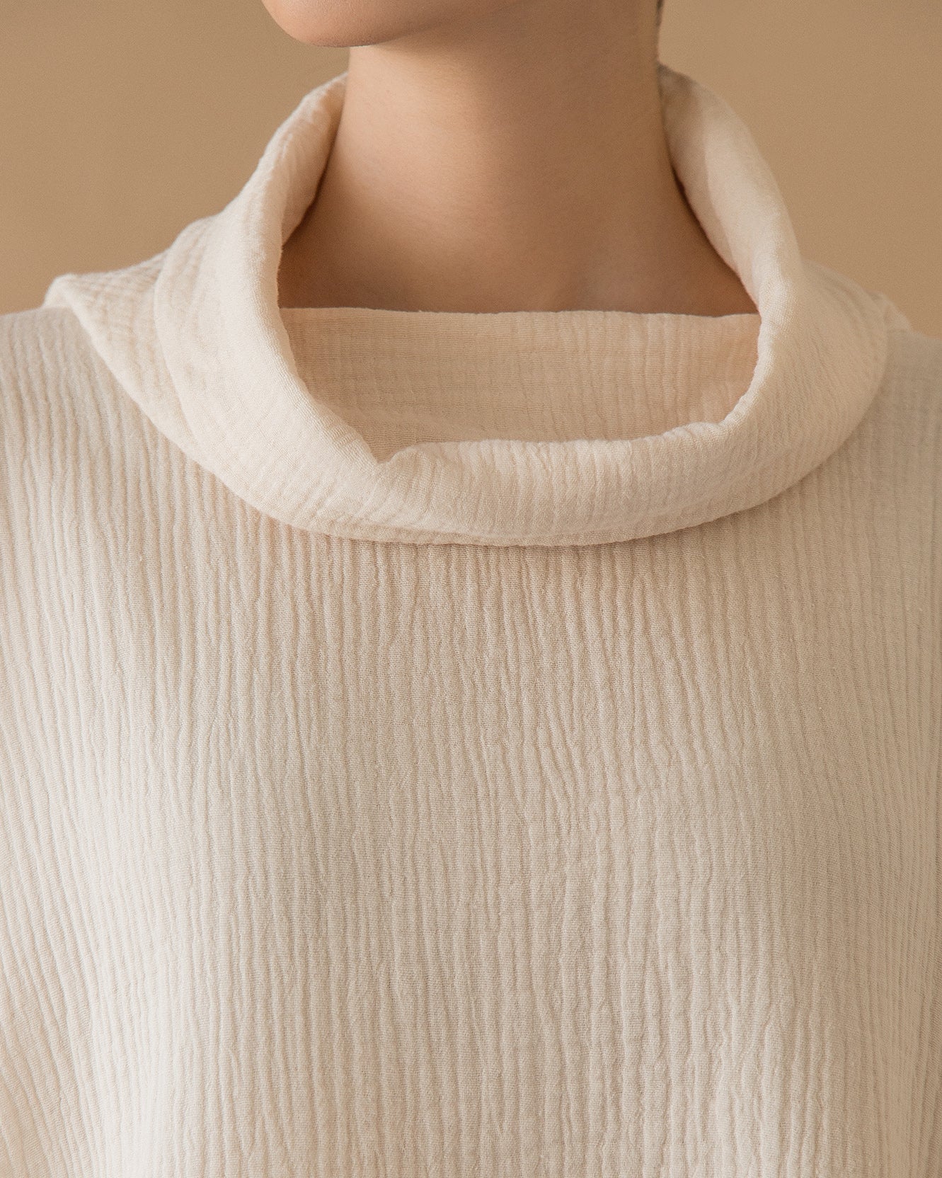 TURTLE NECK BLOUSE - cream