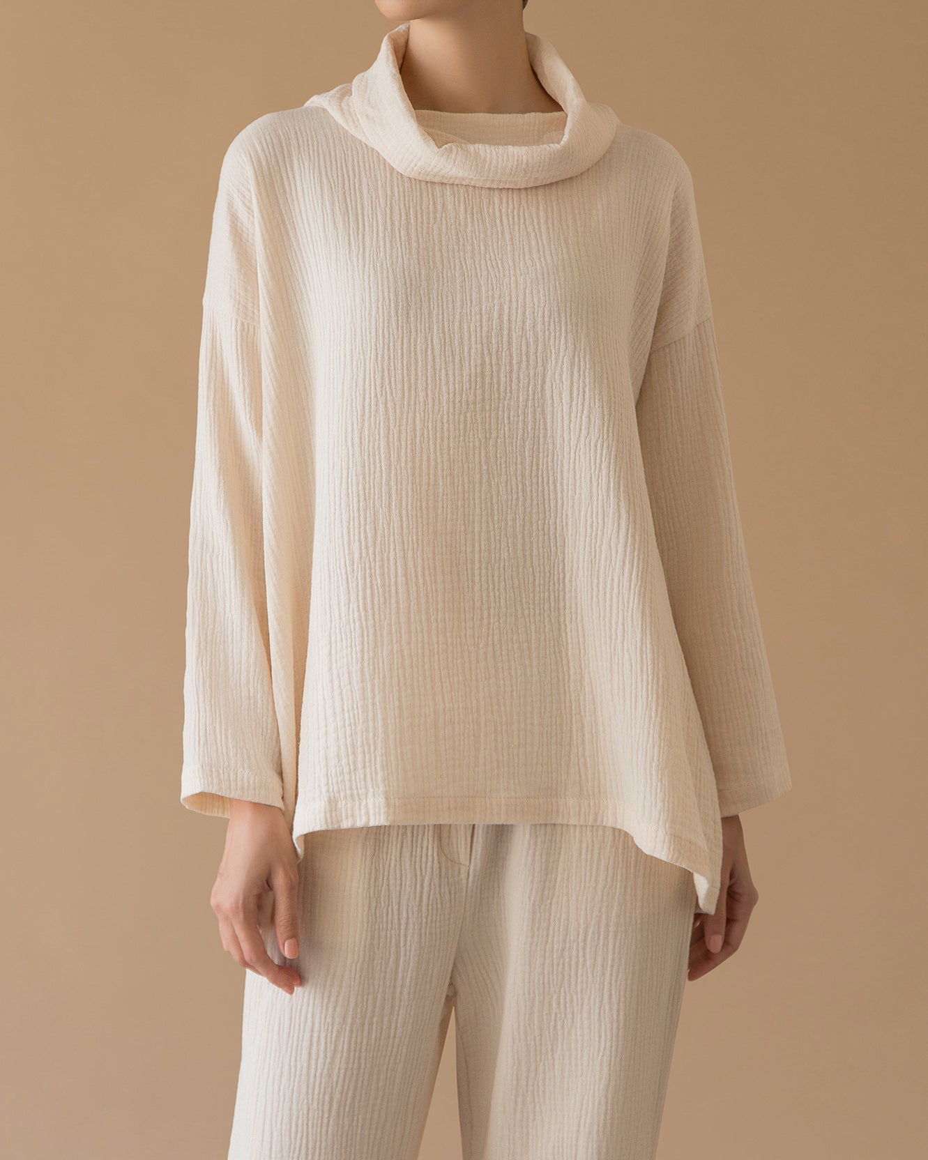 TURTLE NECK BLOUSE - cream