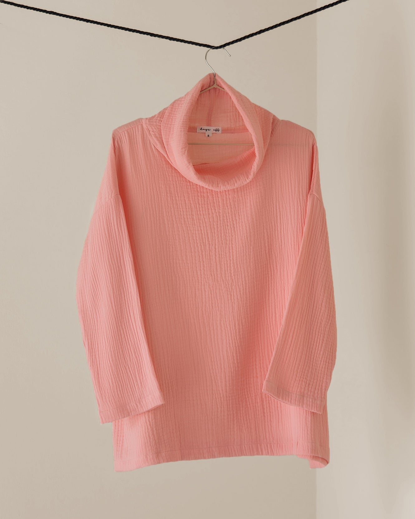 TURTLE NECK BLOUSE - pink