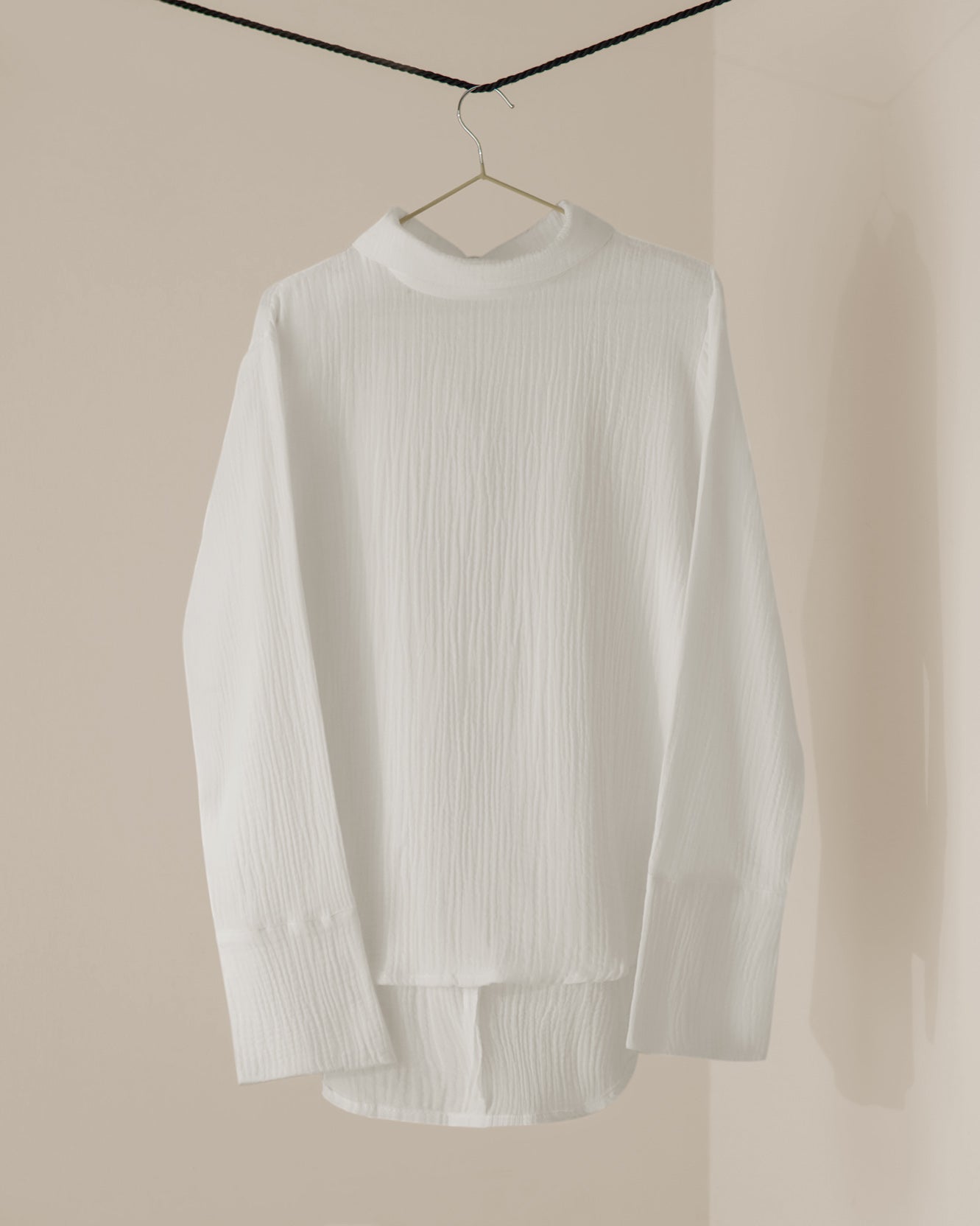 HIGH NECK BLOUSE - off white