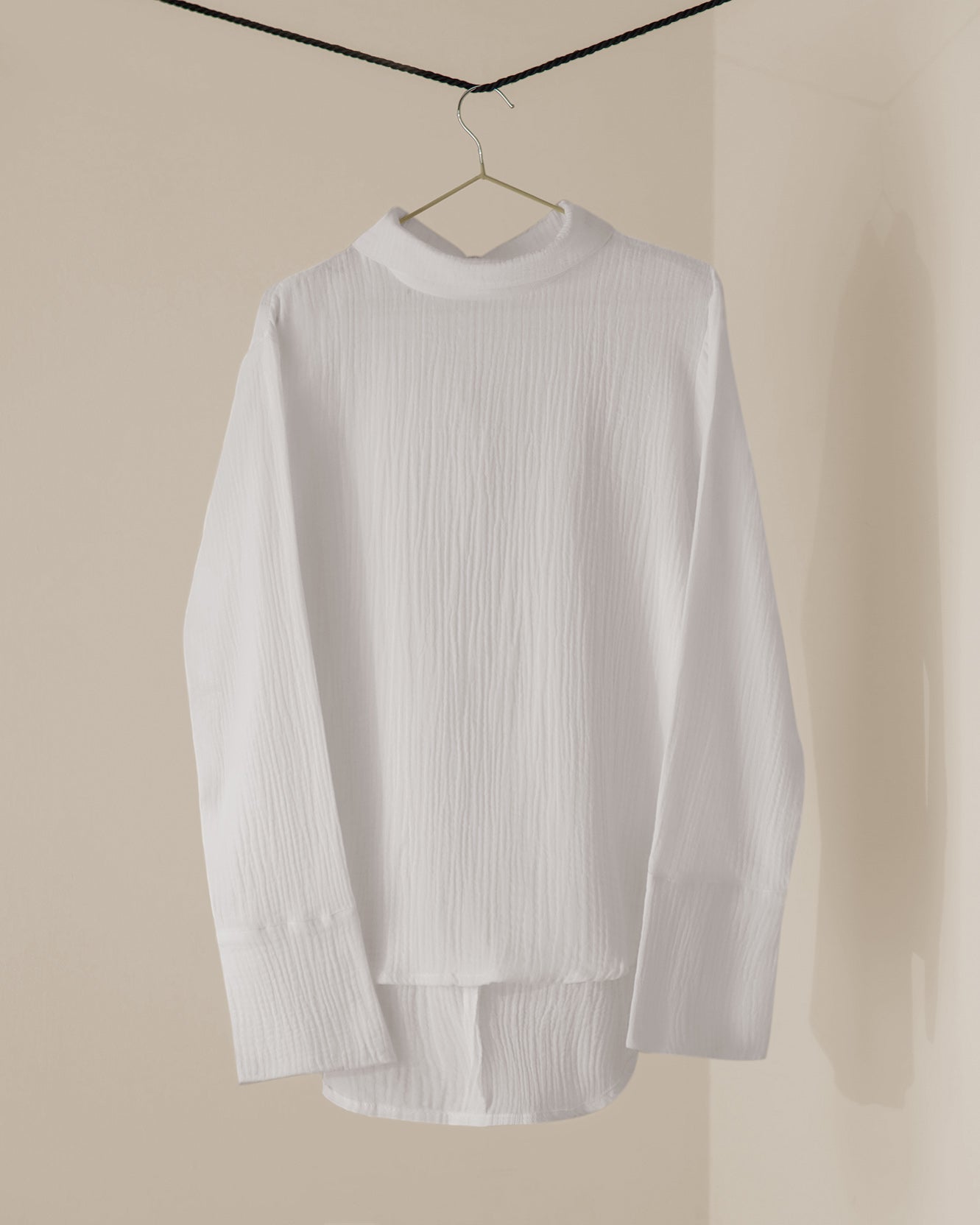 HIGH NECK BLOUSE - white